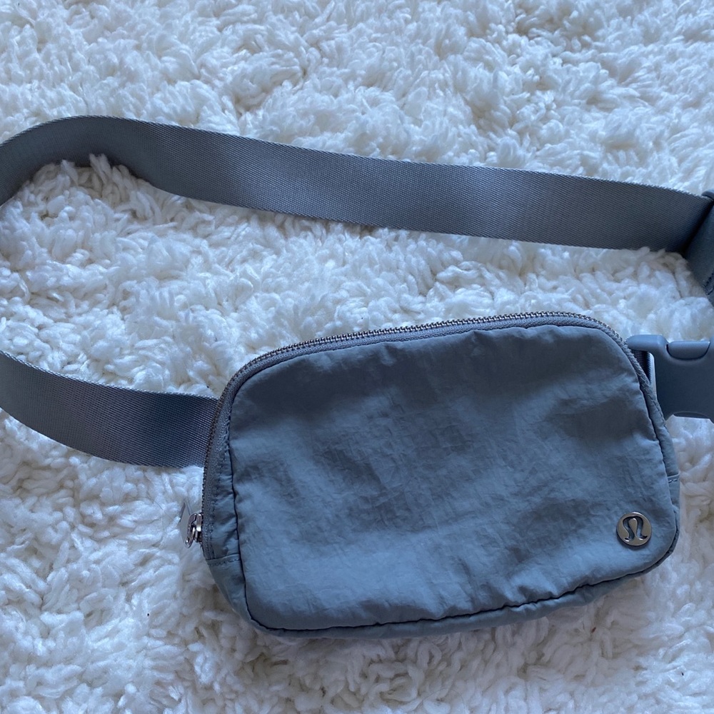 Lululemon Everywhere Belt Bag